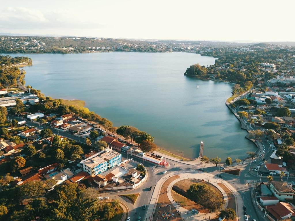 Vista da orla da Lagoa Central, em Lagoa Santa